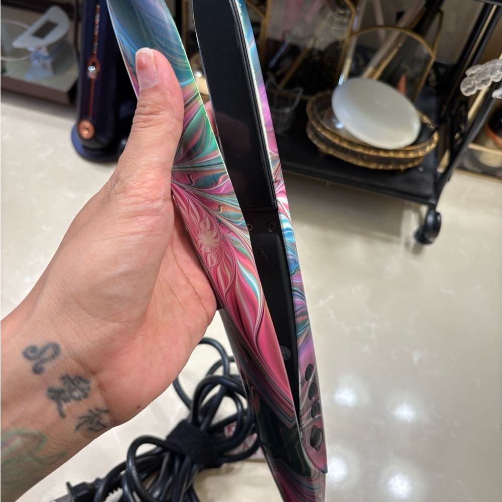 Bio ionic Straightener - Picture 4 of 7